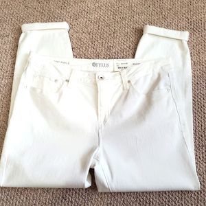 🦄 NWT - White Skinny Ankle jeans